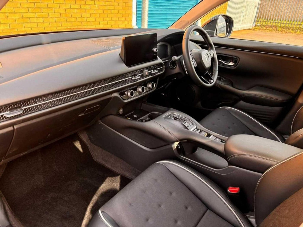 View HONDA ZR-V 2.0 h i-MMD Sport eCVT Euro 6 (s/s) 5dr