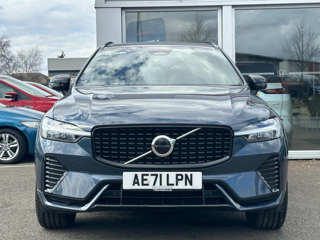 View VOLVO XC60 2.0 B5 MHEV R-Design Auto AWD Euro 6 (s/s) 5dr