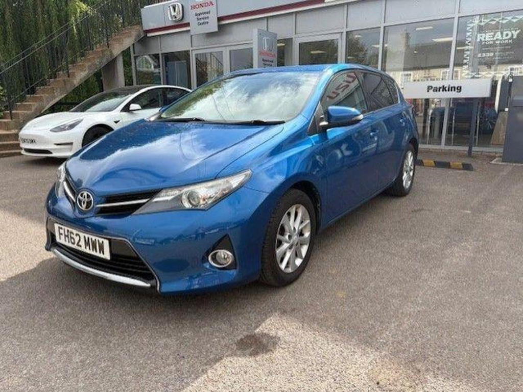 TOYOTA AURIS