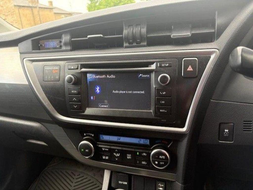 View TOYOTA AURIS 1.6 V-Matic Icon Multidrive S Euro 5 5dr