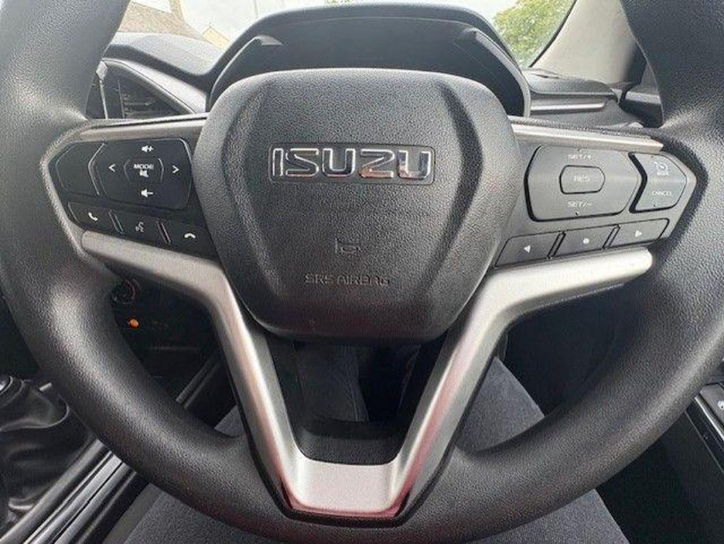 View ISUZU D-MAX 1.9 TD DL20 4WD Euro 6 (s/s) 2dr