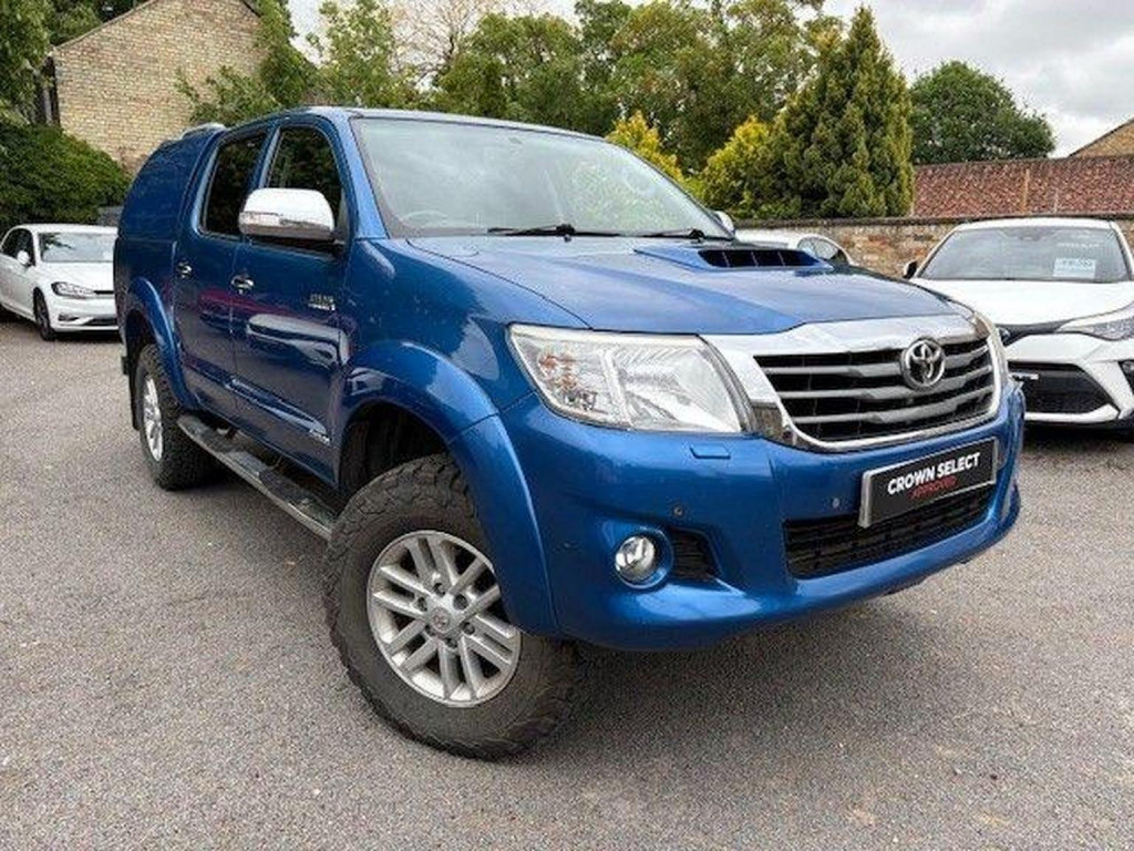 View TOYOTA HILUX 3.0 D-4D Invincible Auto 4WD Euro 5 4dr