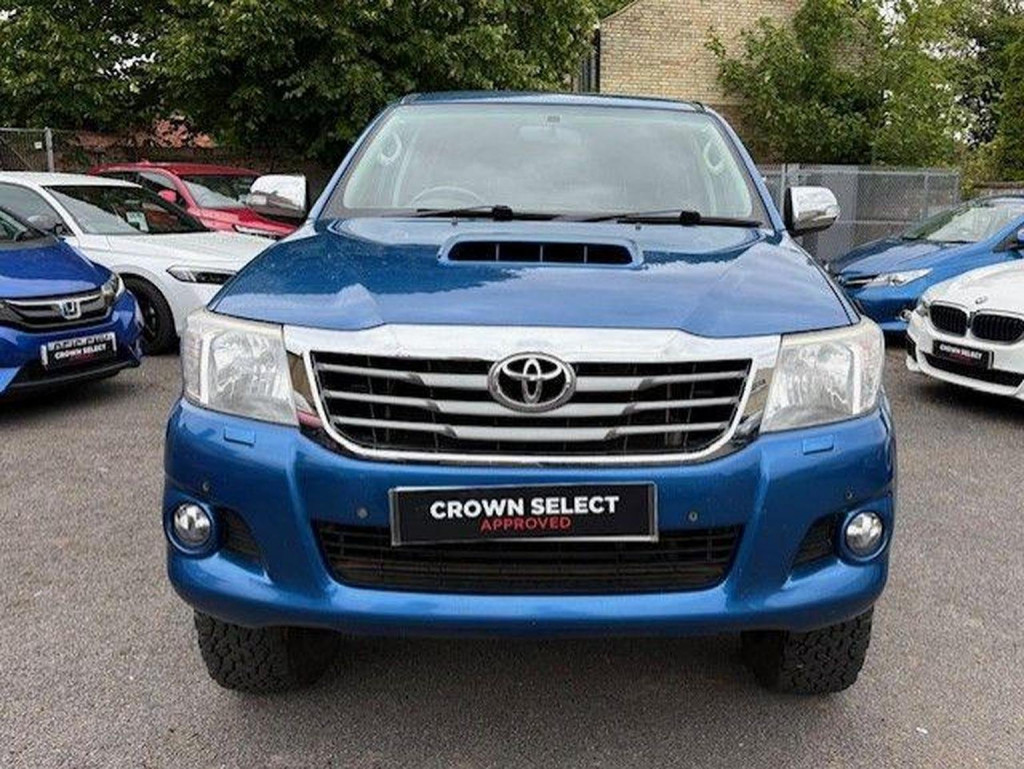 View TOYOTA HILUX 3.0 D-4D Invincible Auto 4WD Euro 5 4dr