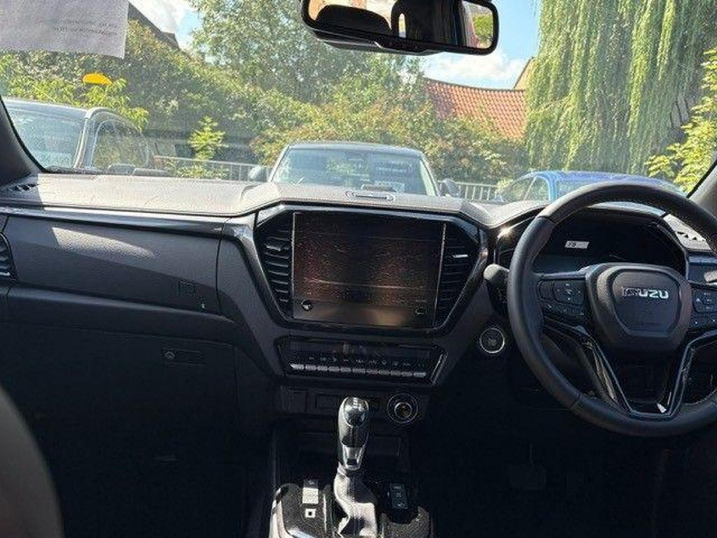 View ISUZU D-MAX 1.9 TD V-Cross Auto 4WD Euro 6 (s/s) 4dr