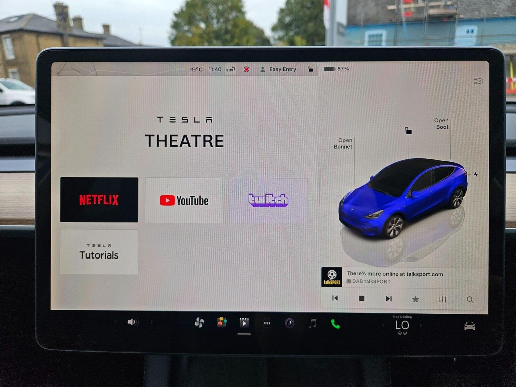 TESLA MODEL Y