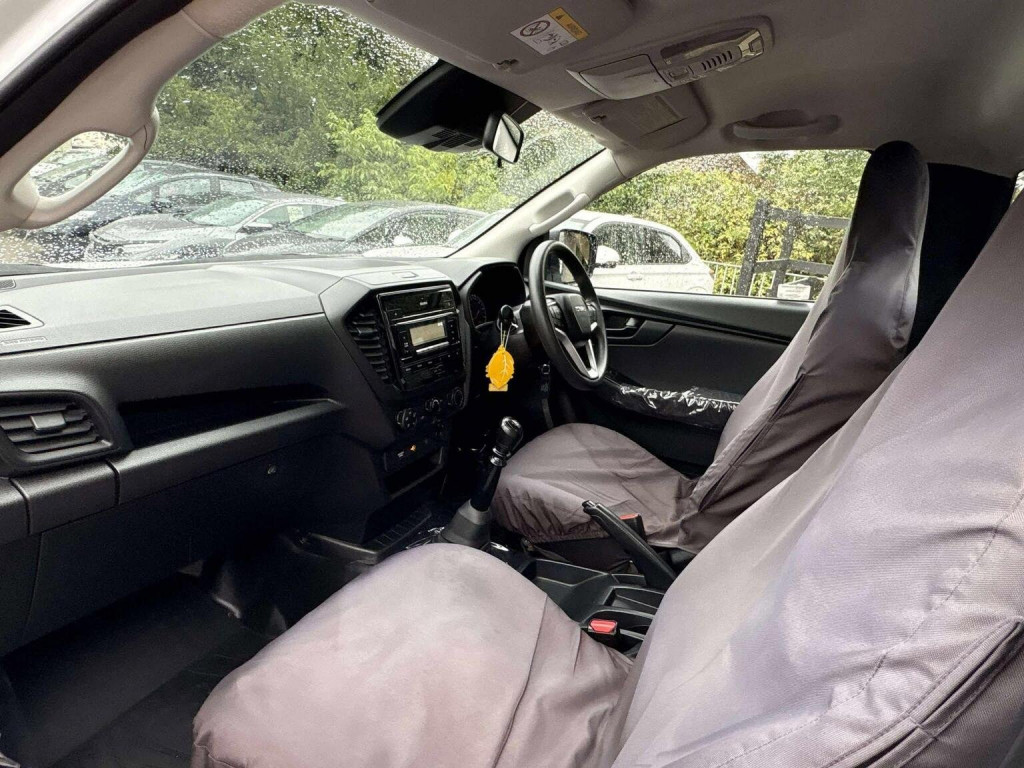 View ISUZU D-MAX 1.9 TD Utility 4WD Euro 6 (s/s) 2dr