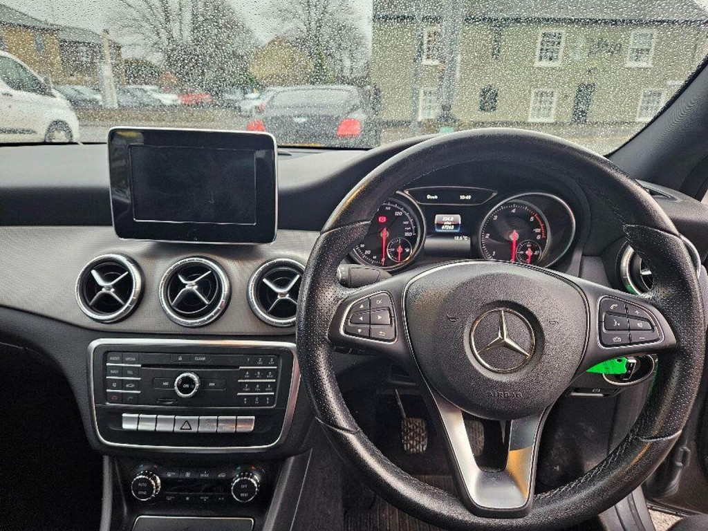 MERCEDES-BENZ CLA