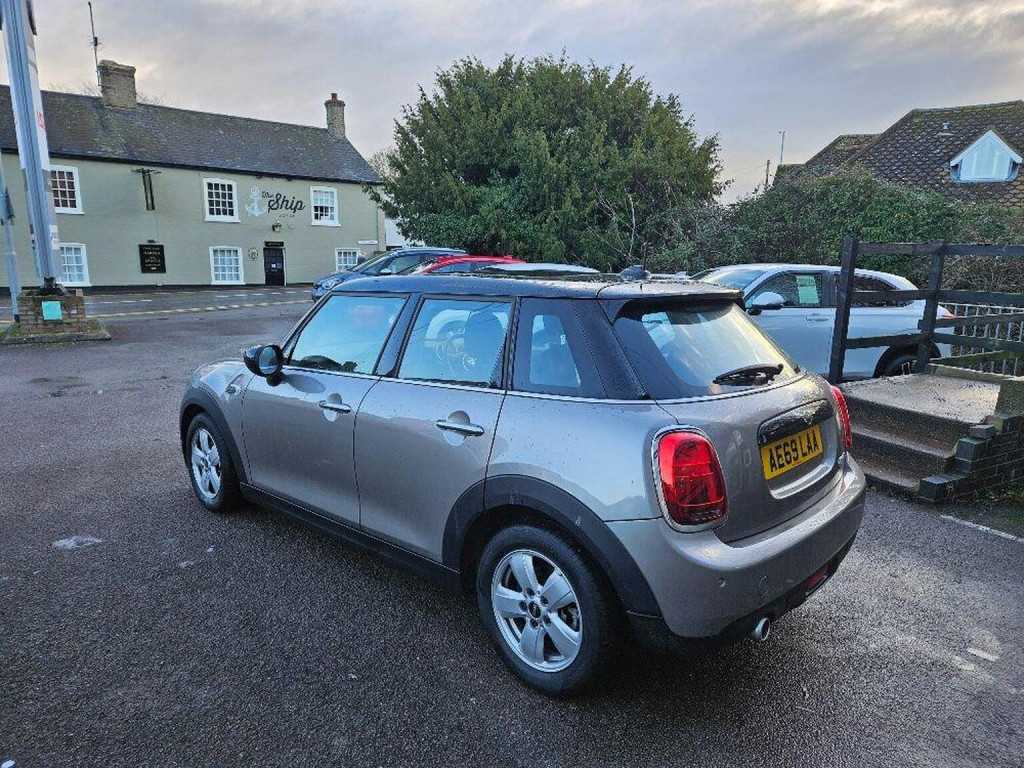 MINI HATCH
