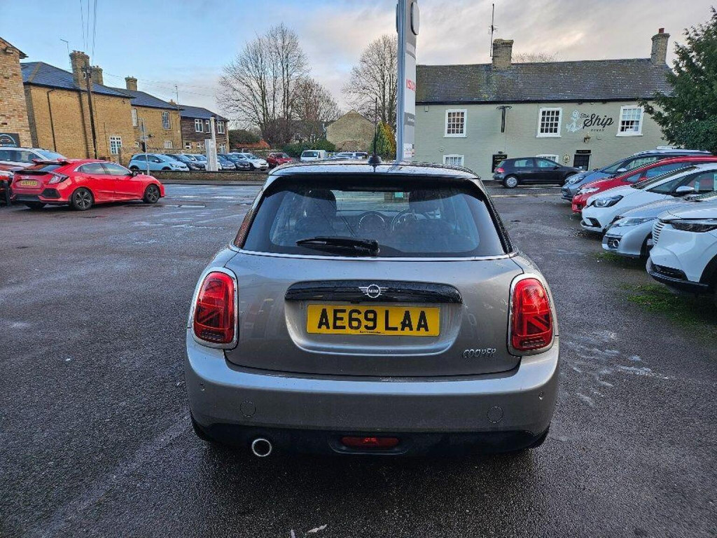 MINI HATCH