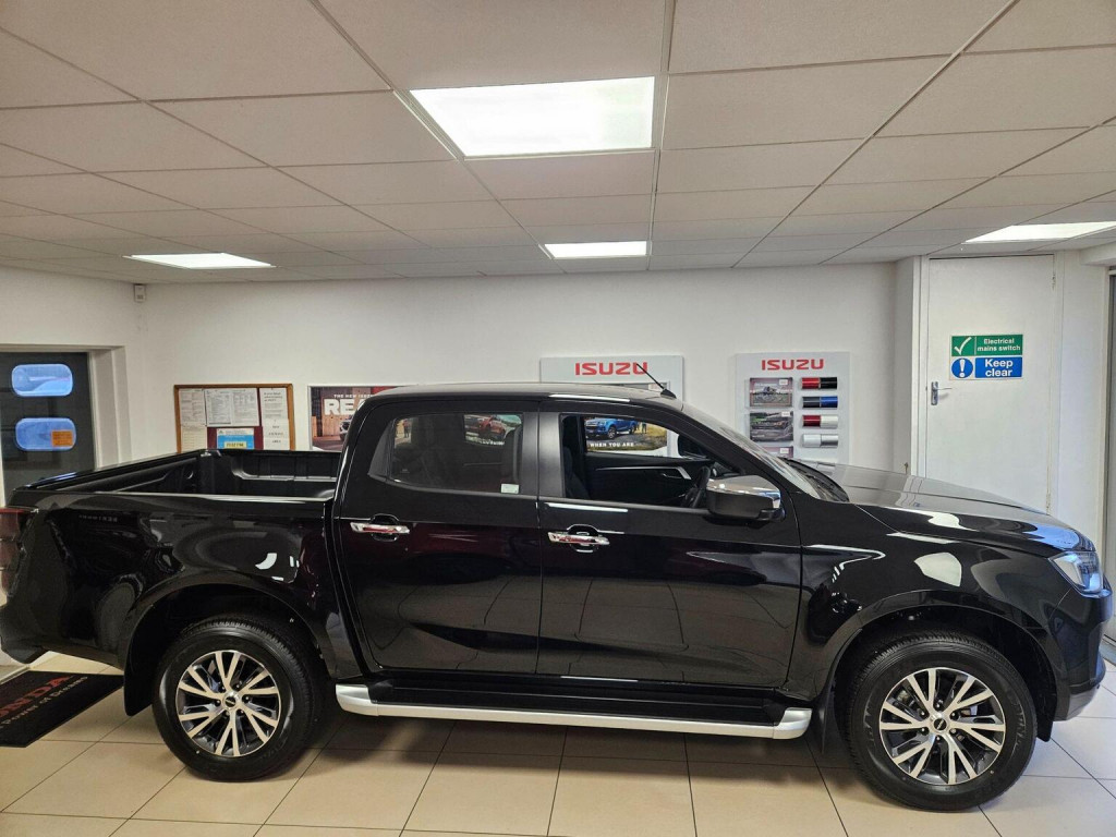 View ISUZU D-MAX 1.9 TD DL40 Auto 4WD Euro 6 (s/s) 4dr
