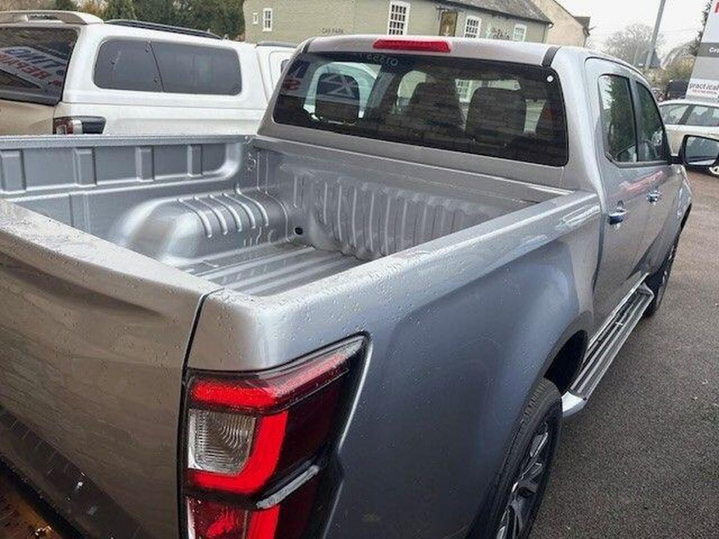 View ISUZU D-MAX 1.9 TD DL40 Auto 4WD Euro 6 (s/s) 4dr