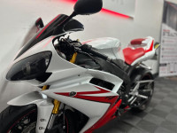 YAMAHA R1