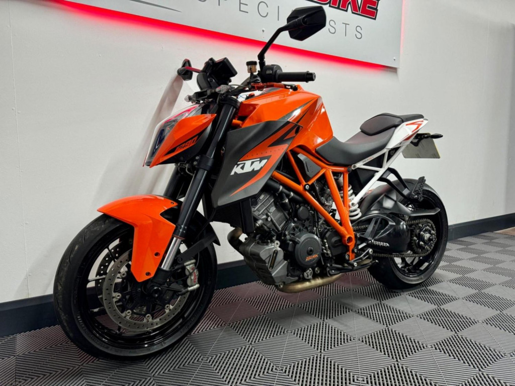 KTM 1290 SUPER DUKE R