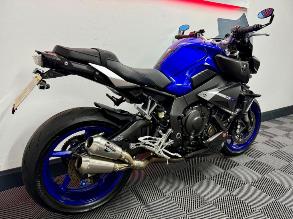 YAMAHA MT-10