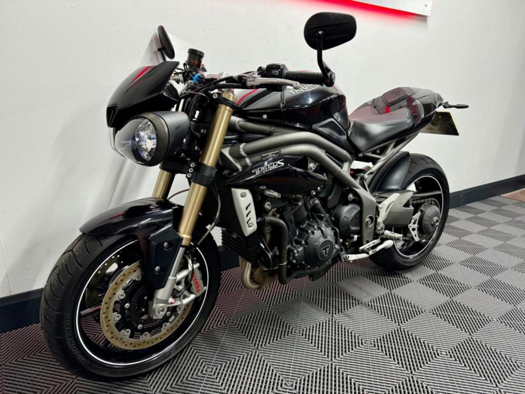 TRIUMPH SPEED TRIPLE 1050
