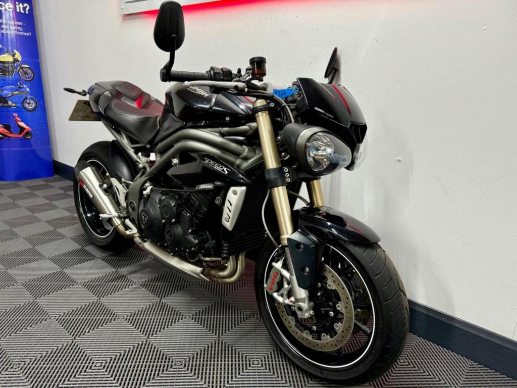 TRIUMPH SPEED TRIPLE 1050