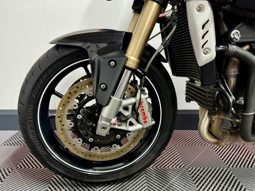 TRIUMPH SPEED TRIPLE 1050