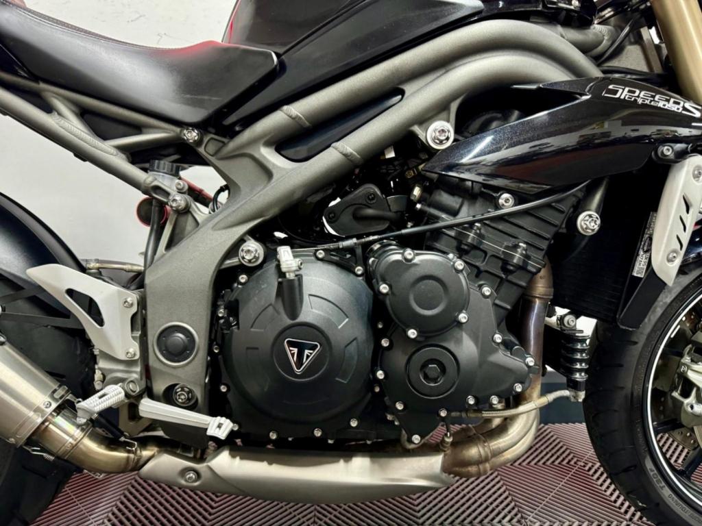 TRIUMPH SPEED TRIPLE 1050