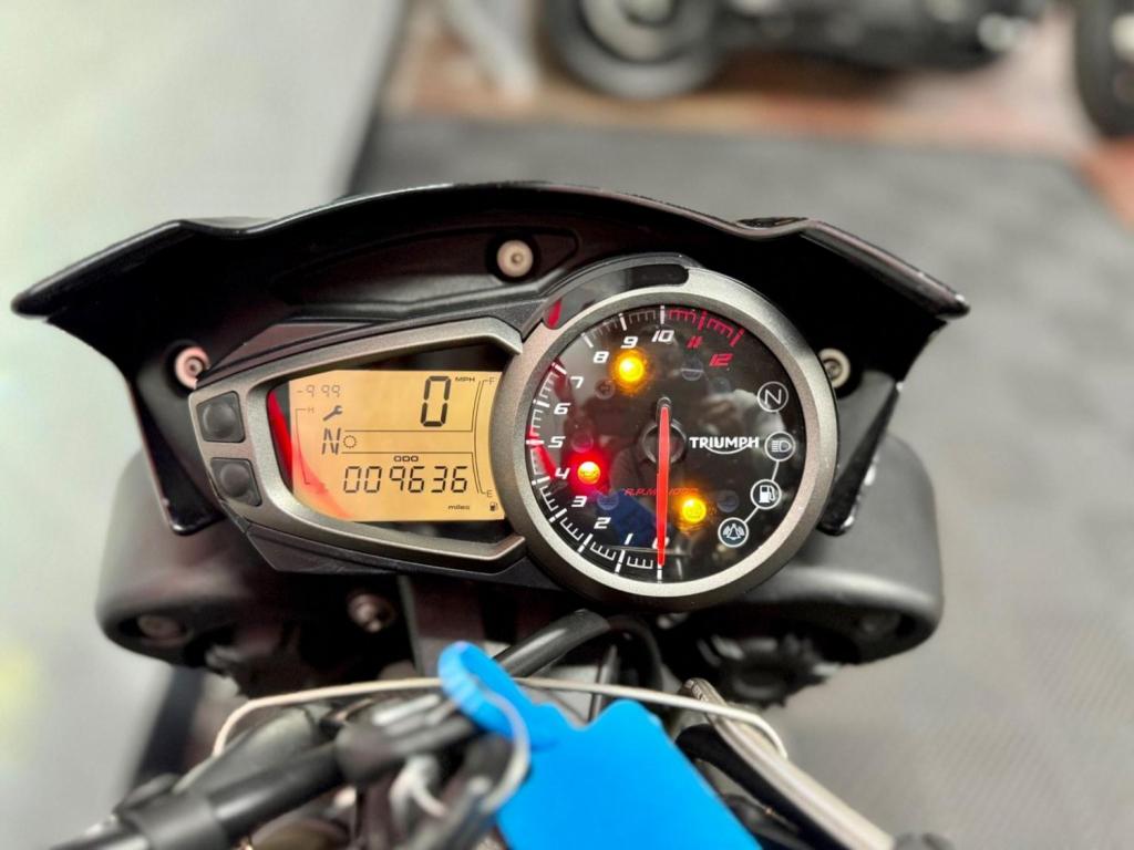 TRIUMPH SPEED TRIPLE 1050