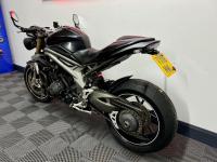 TRIUMPH SPEED TRIPLE 1050