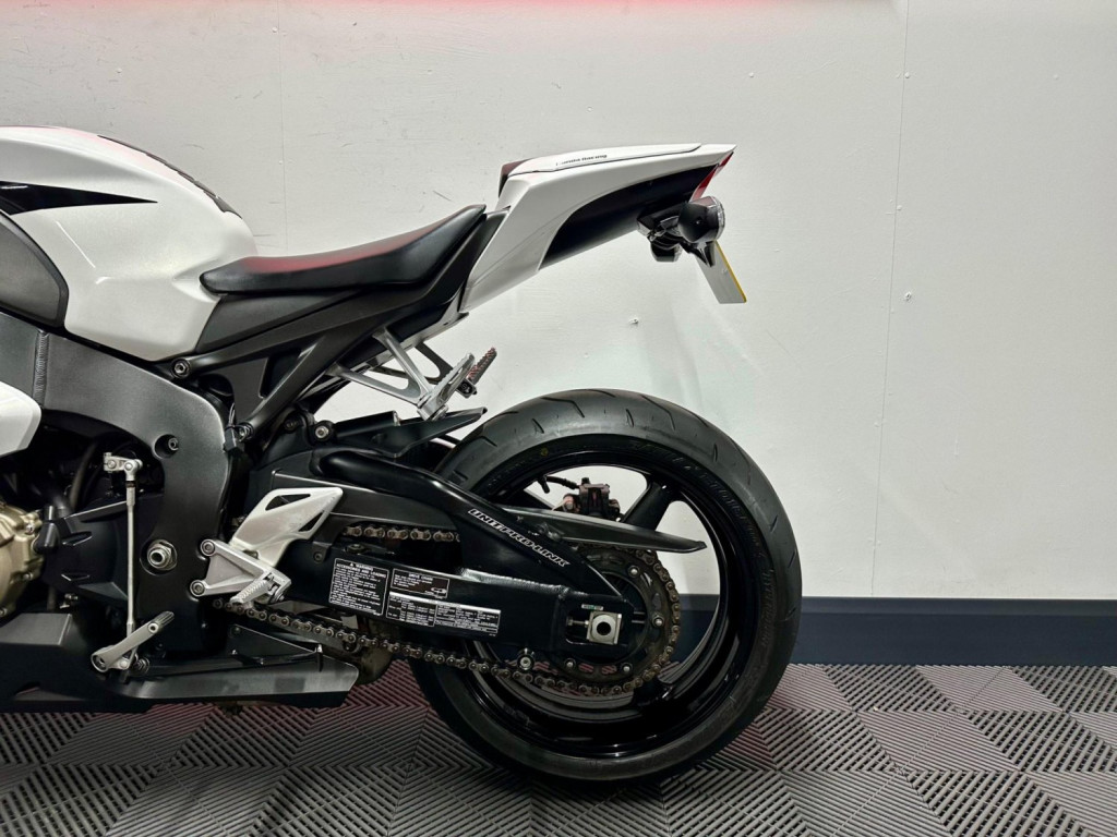 HONDA CBR1000RR Fireblade