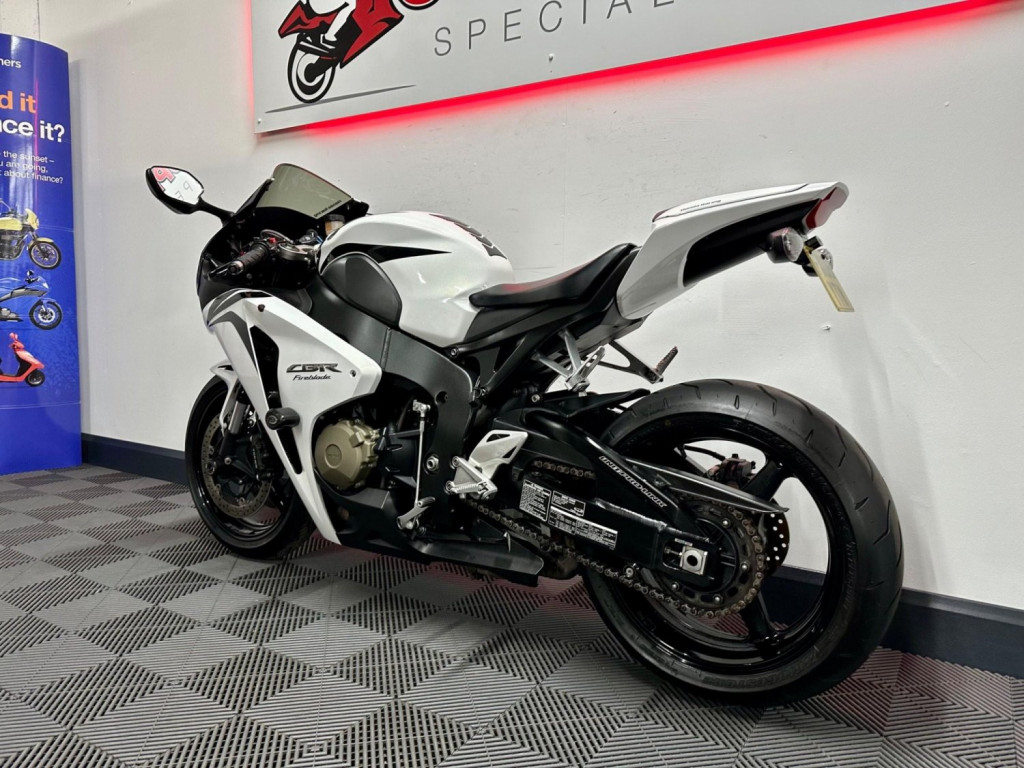HONDA CBR1000RR Fireblade
