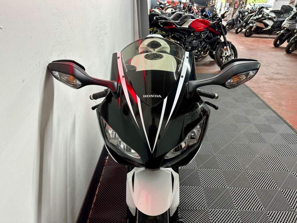 HONDA CBR1000RR Fireblade