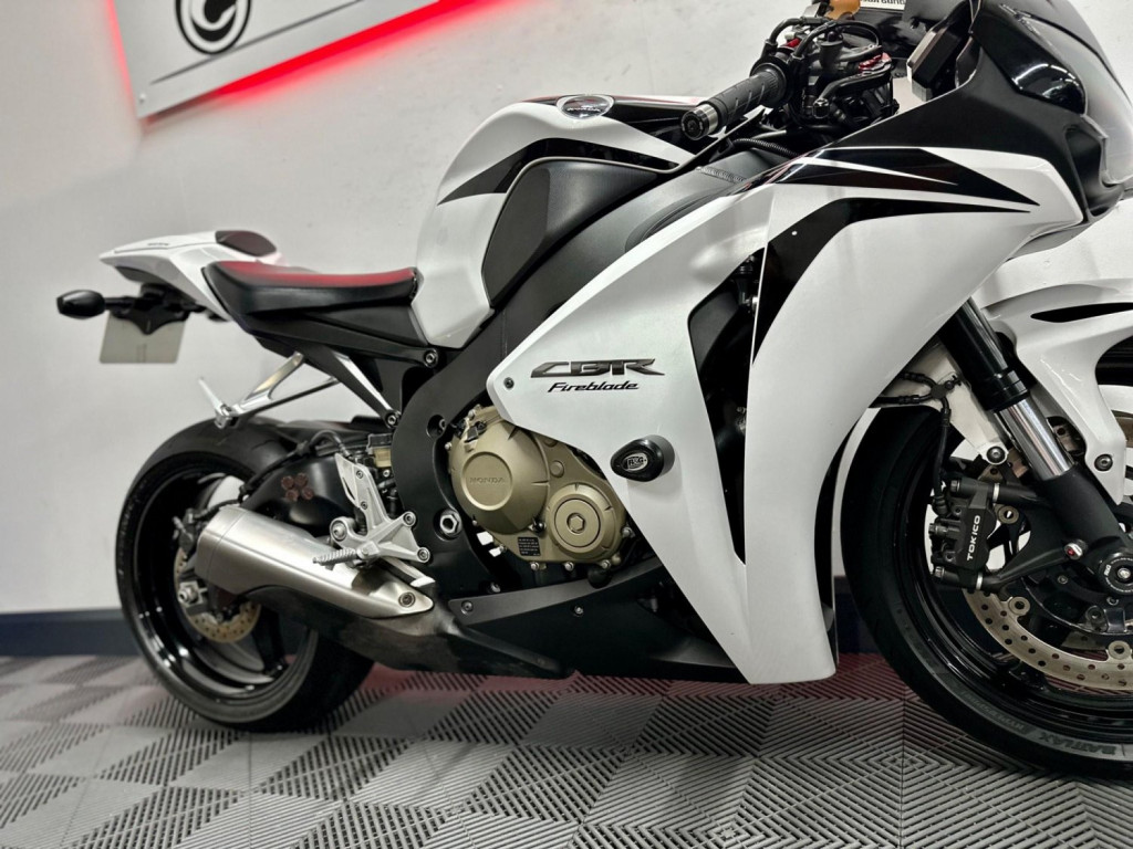 HONDA CBR1000RR Fireblade