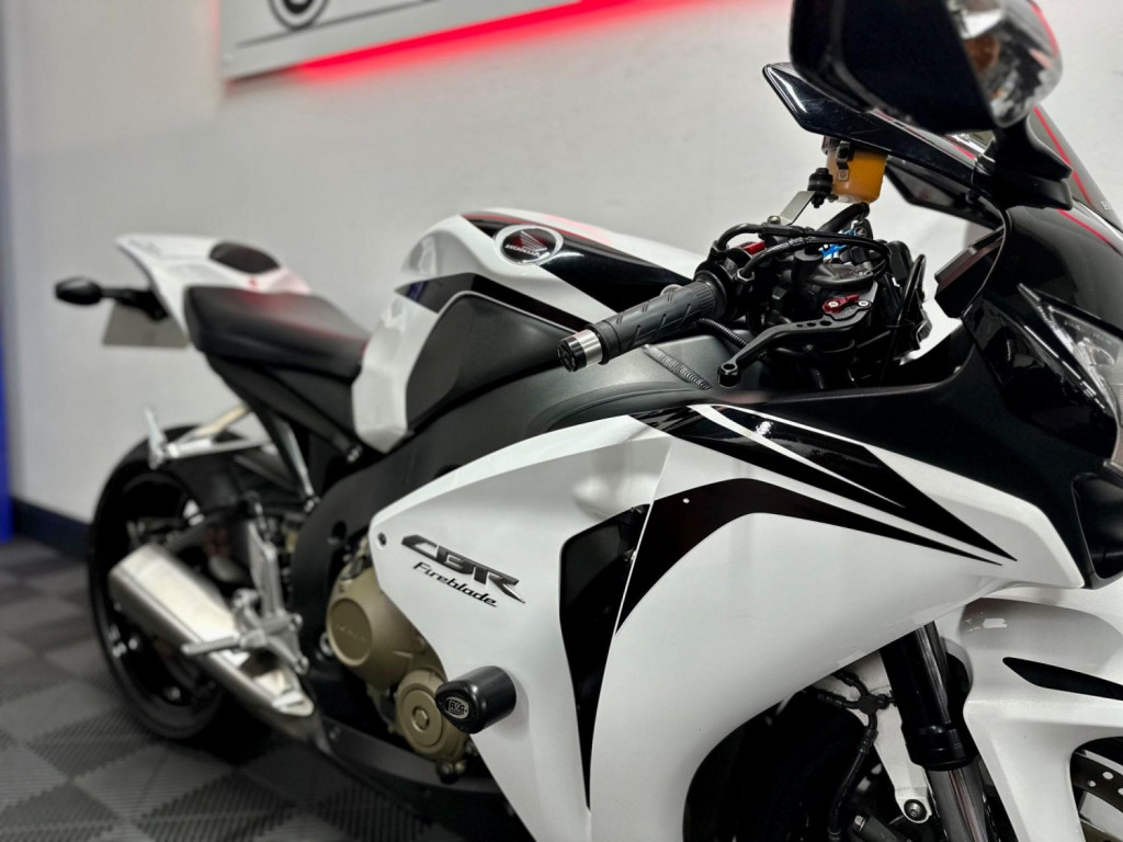 HONDA CBR1000RR Fireblade