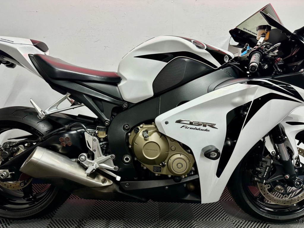HONDA CBR1000RR Fireblade