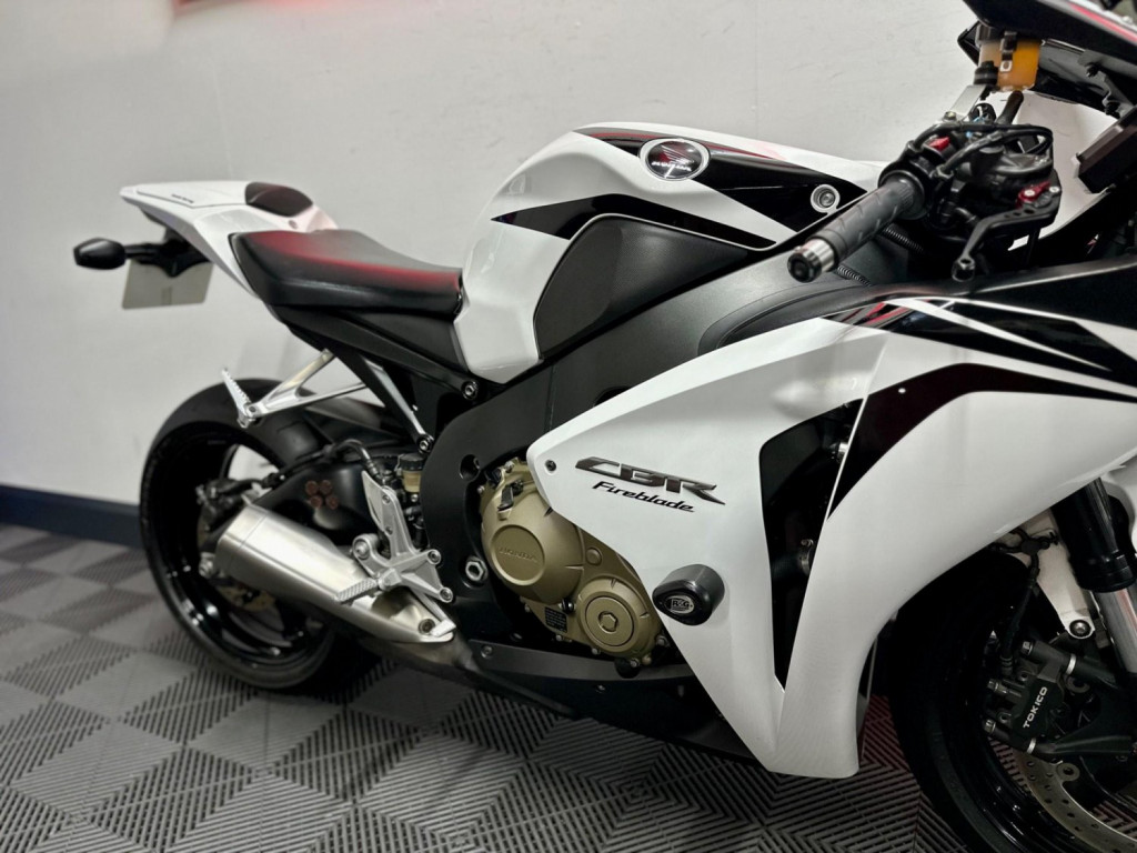 HONDA CBR1000RR Fireblade