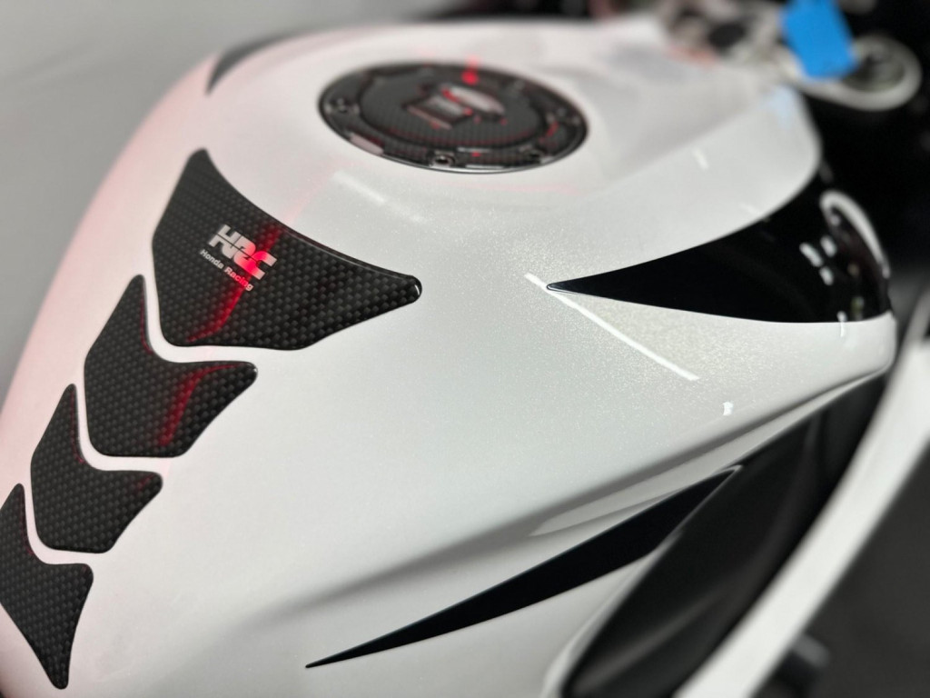 HONDA CBR1000RR Fireblade