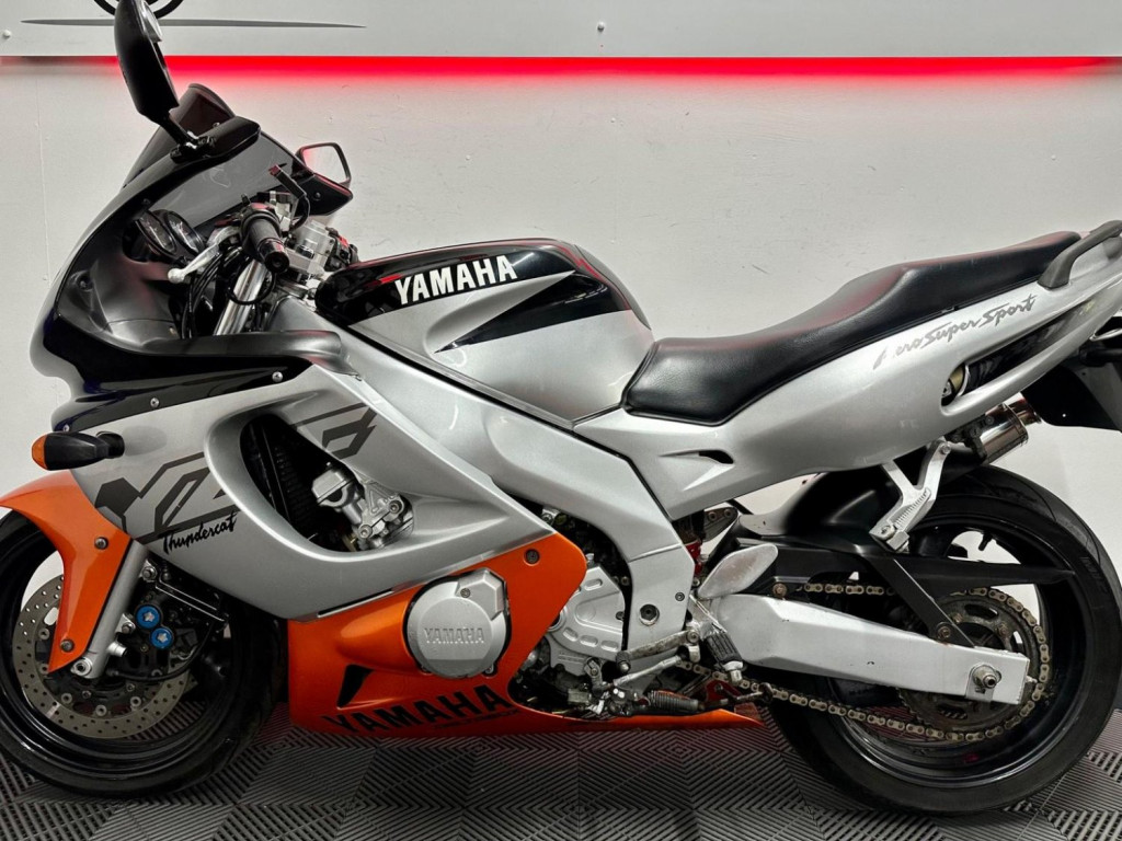 YAMAHA YZF600R