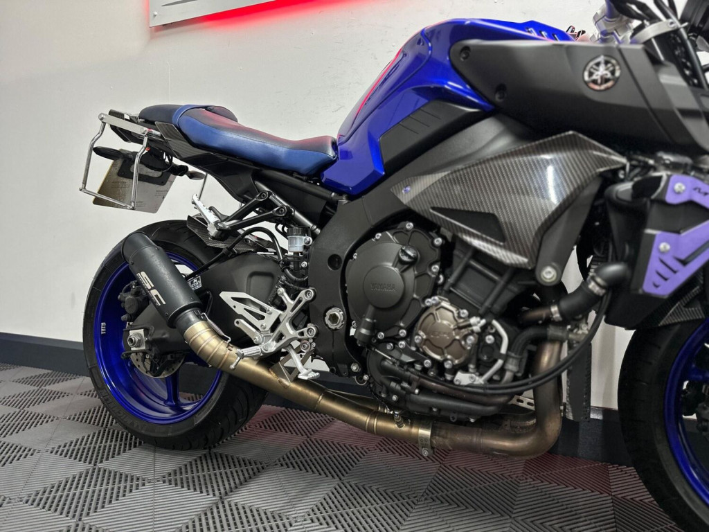 YAMAHA MT-10