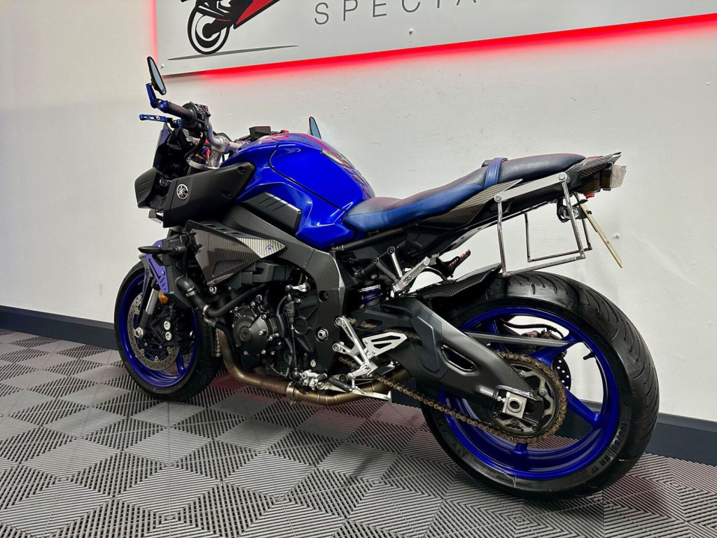 YAMAHA MT-10