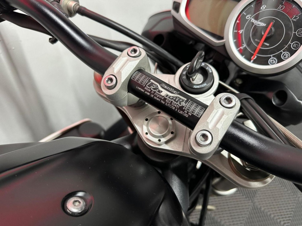 TRIUMPH SPEED TRIPLE 1050