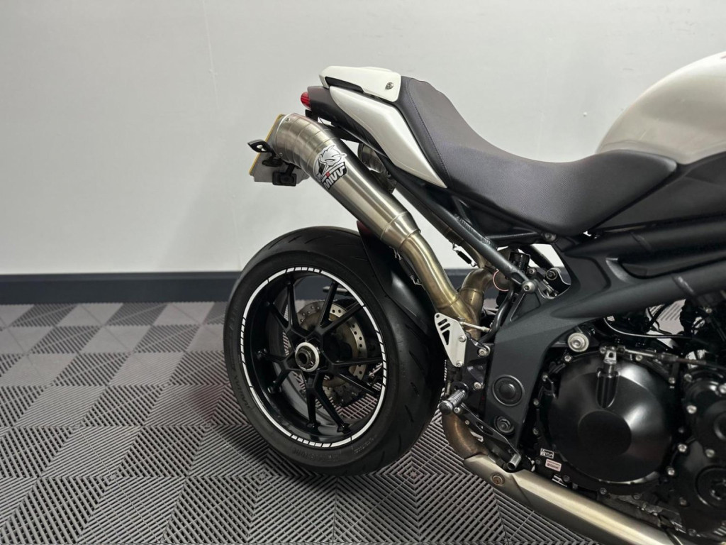 TRIUMPH SPEED TRIPLE 1050