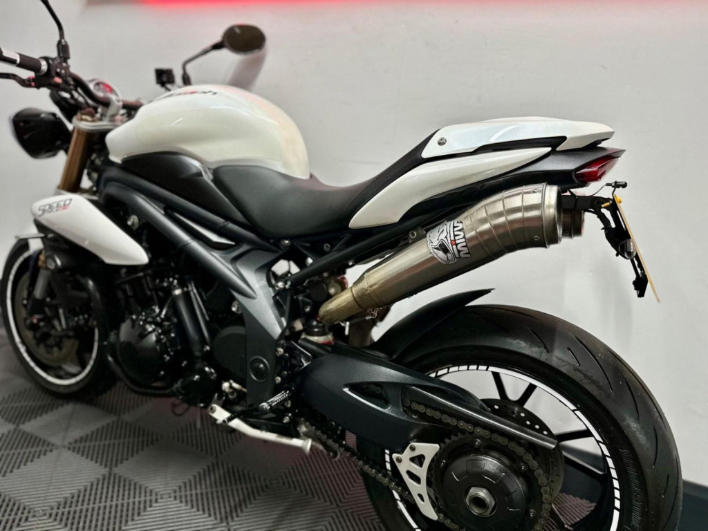 TRIUMPH SPEED TRIPLE 1050