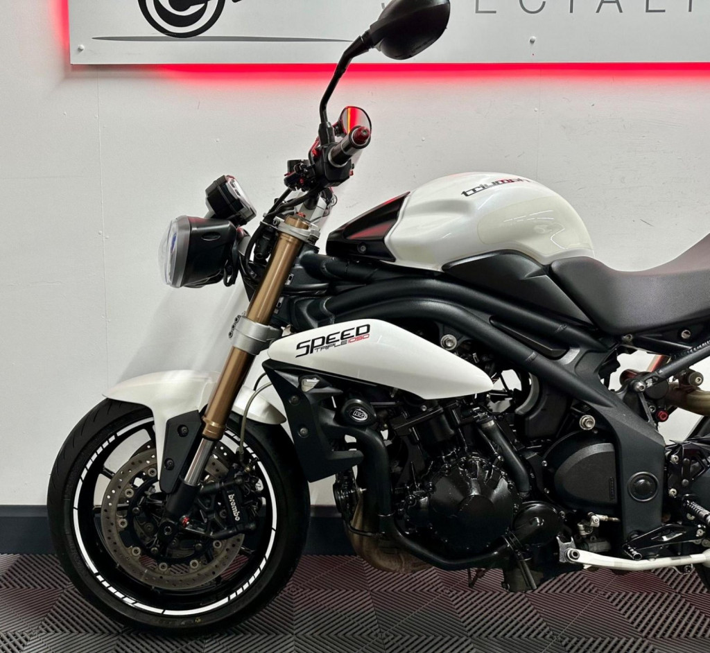 TRIUMPH SPEED TRIPLE 1050