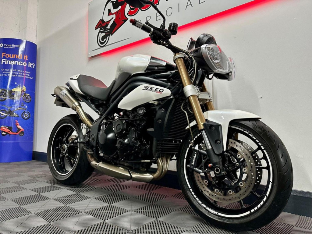 TRIUMPH SPEED TRIPLE 1050