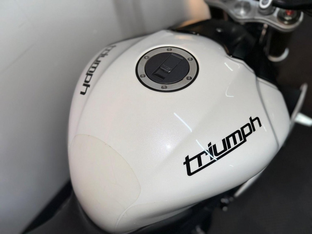 TRIUMPH SPEED TRIPLE 1050