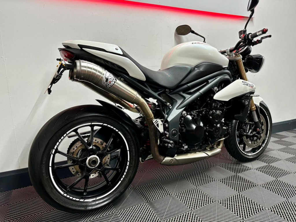 TRIUMPH SPEED TRIPLE 1050