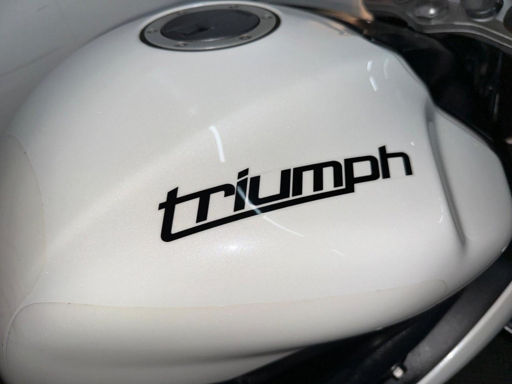 TRIUMPH SPEED TRIPLE 1050