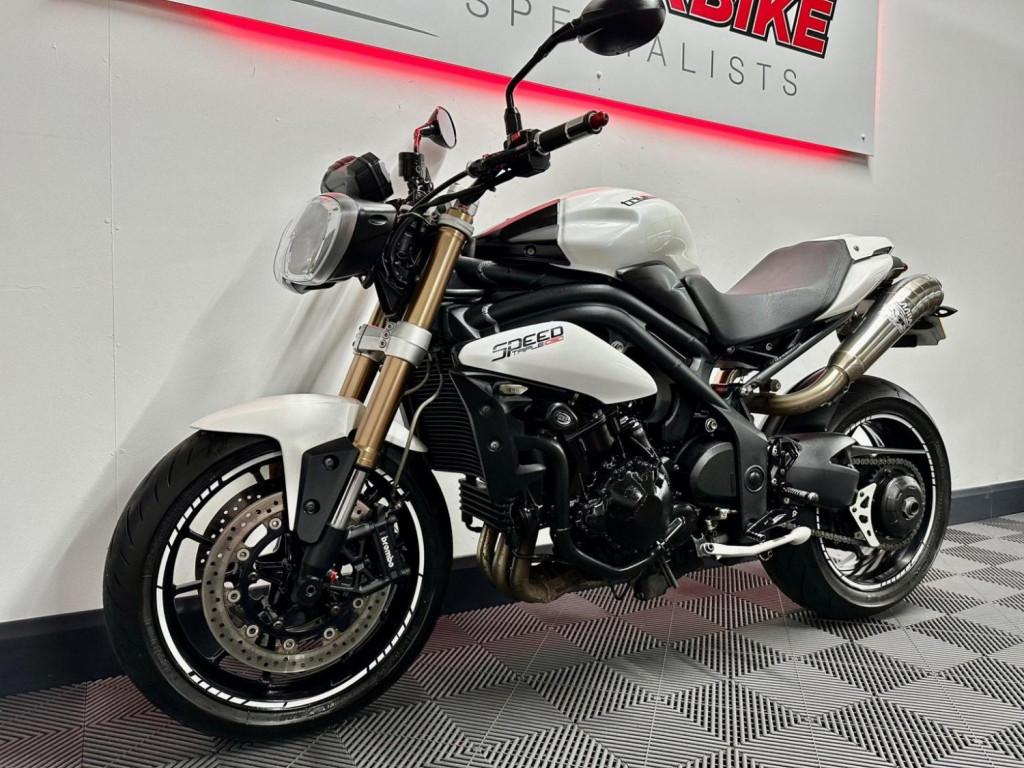 TRIUMPH SPEED TRIPLE 1050
