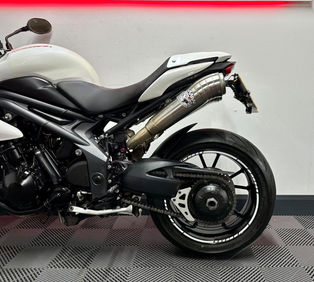 TRIUMPH SPEED TRIPLE 1050