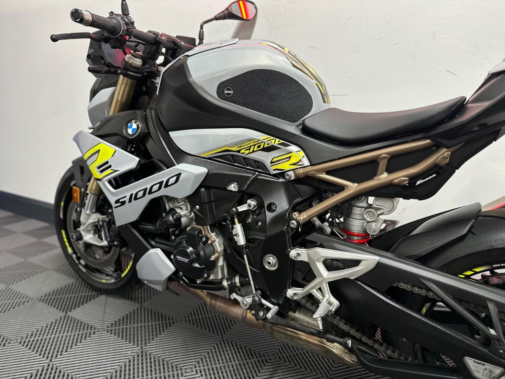 BMW S1000R