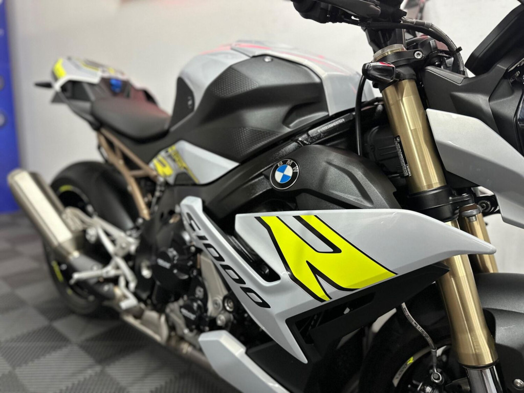 BMW S1000R