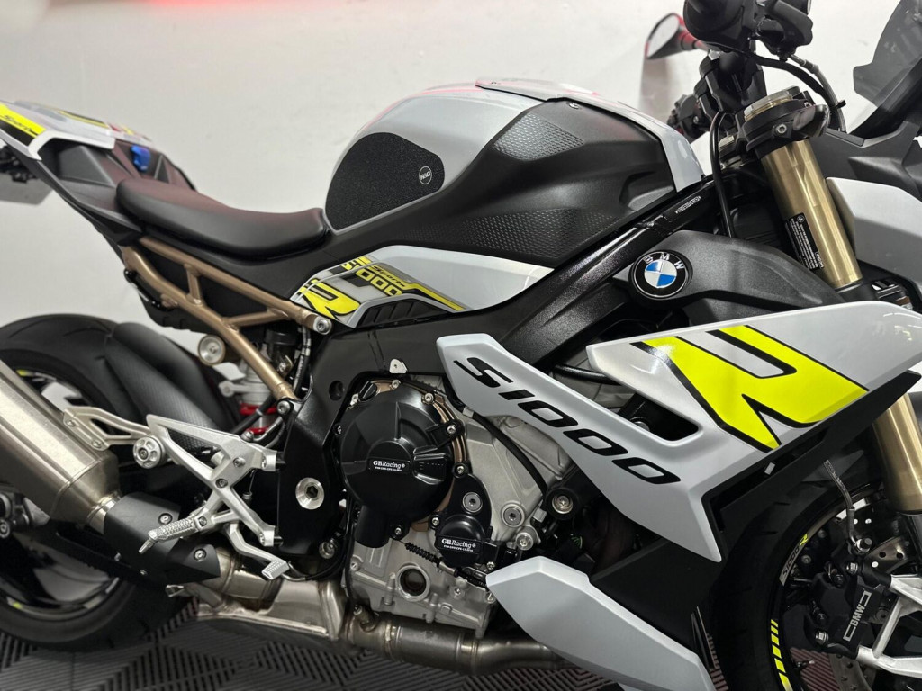 BMW S1000R