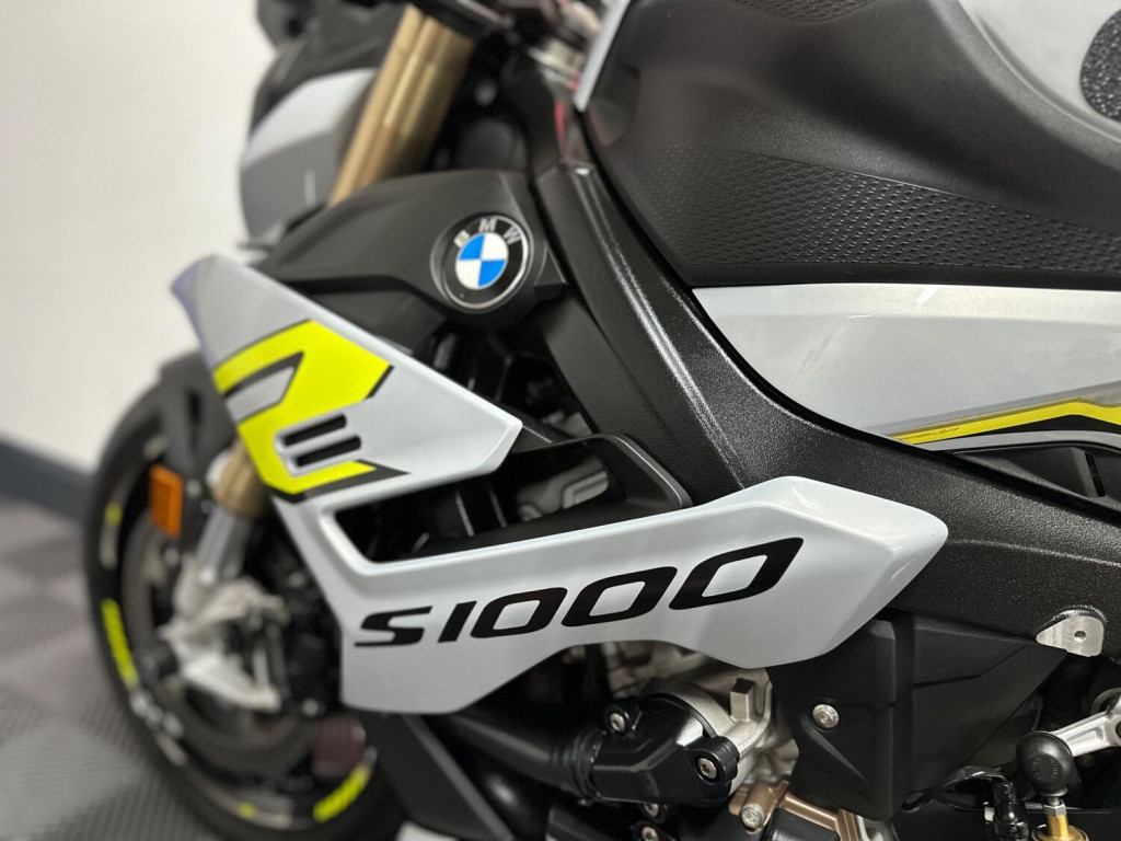 BMW S1000R