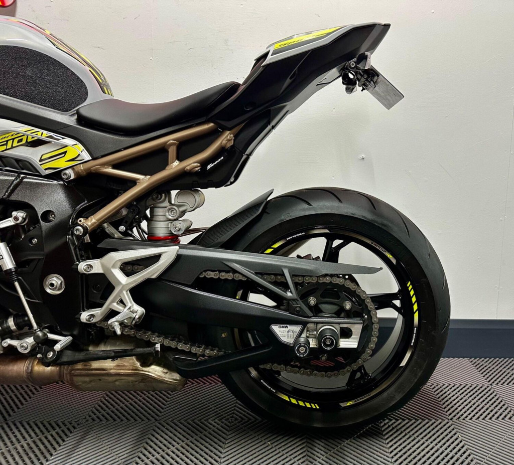BMW S1000R